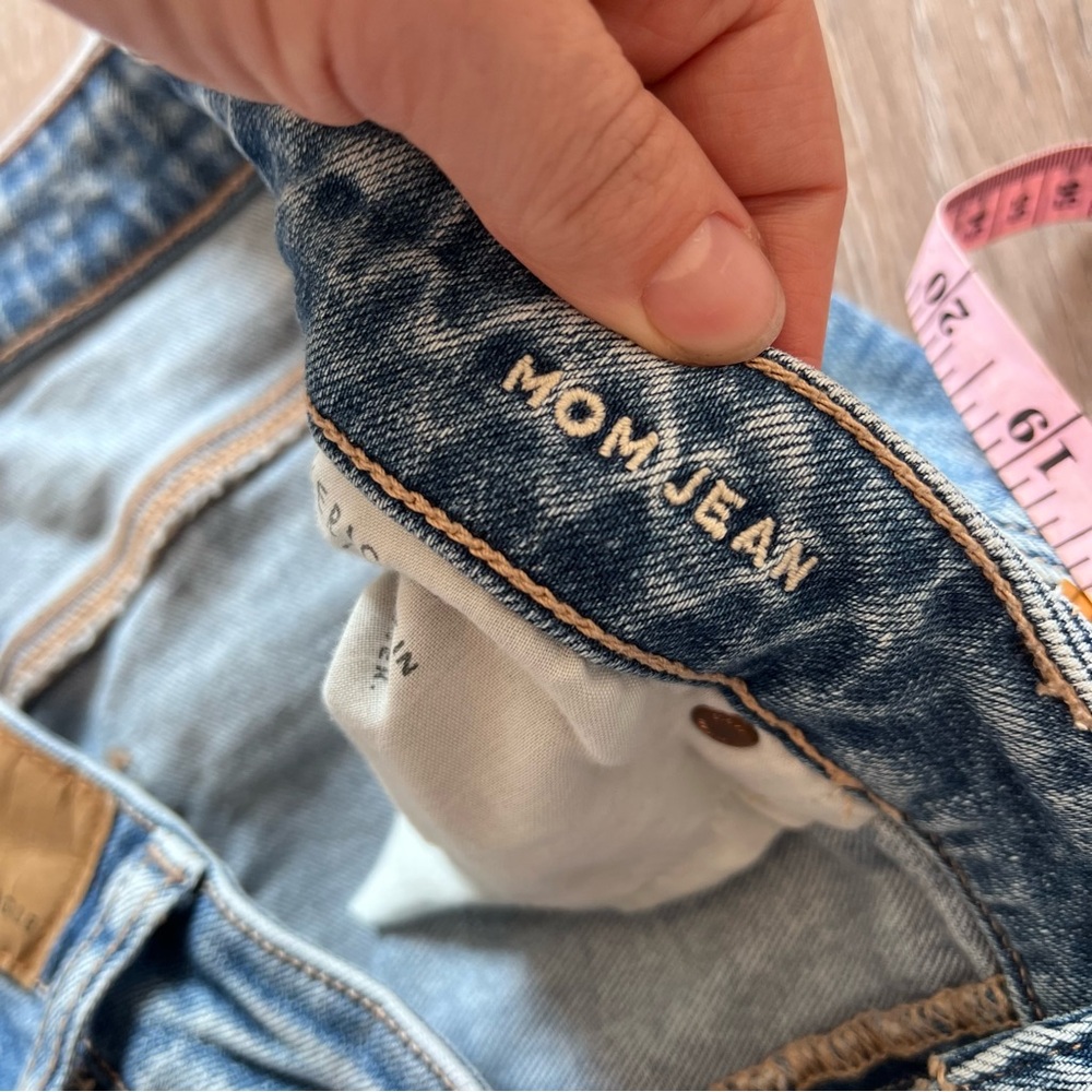 American eagle mom jean distressed - Picture 6 of 8